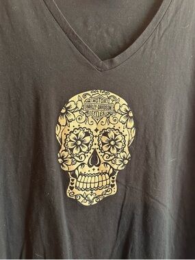 Harley-Davidson Black Tee with Gold Sugar Skull Graphic